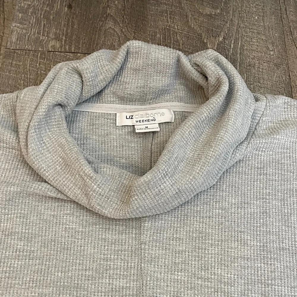 Liz Claiborne Light Gray Cowl Neck Sweater‎